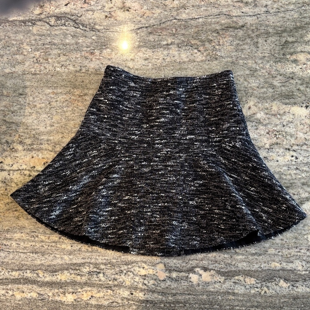 Like New ✨ J. Crew Black and White Boucle Knit Skater Mini Skirt Sz 00